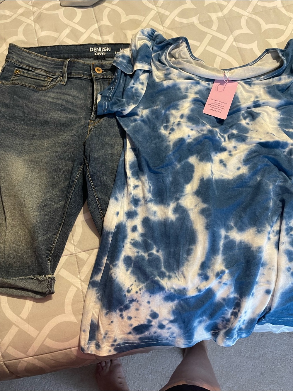 Blue & White Tie-Dye Short Sleeve Top & denim shorts